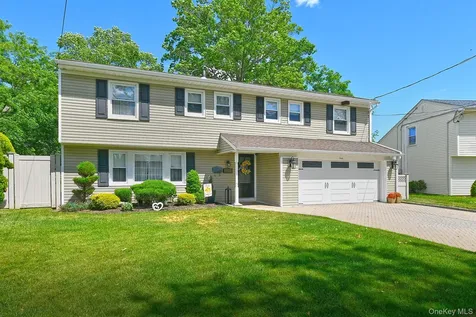 2432 Kayron Lane North Bellmore NY 11710