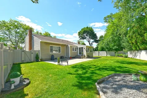 2432 Kayron Lane North Bellmore NY 11710