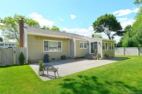 2432 Kayron Lane North Bellmore NY 11710