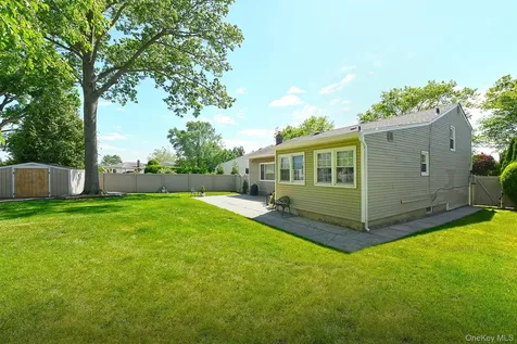 2432 Kayron Lane North Bellmore NY 11710