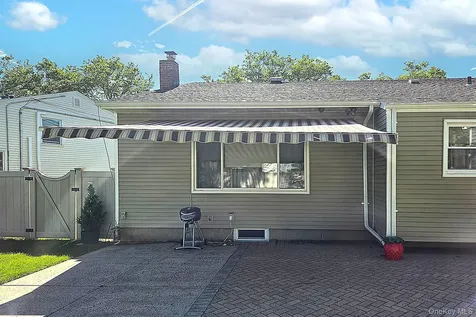 2432 Kayron Lane North Bellmore NY 11710