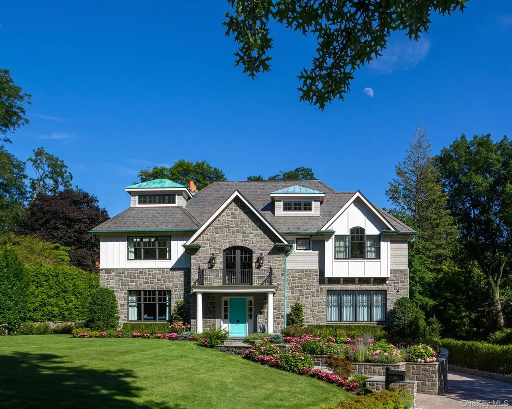 7 Pine Drive Great Neck NY 11021