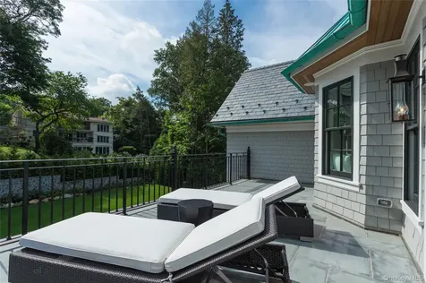 7 Pine Drive Great Neck NY 11021