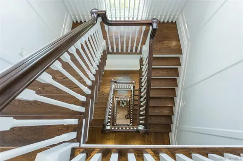 7 Pine Drive Great Neck NY 11021