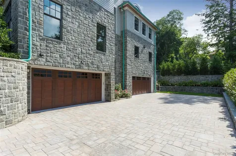 7 Pine Drive Great Neck NY 11021