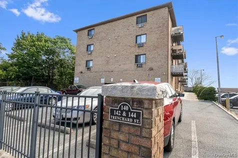 142 Trenchard Street Yonkers NY 10704