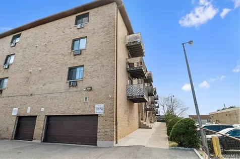 142 Trenchard Street Yonkers NY 10704