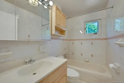 14 Gerri Lane Yonkers NY 10703