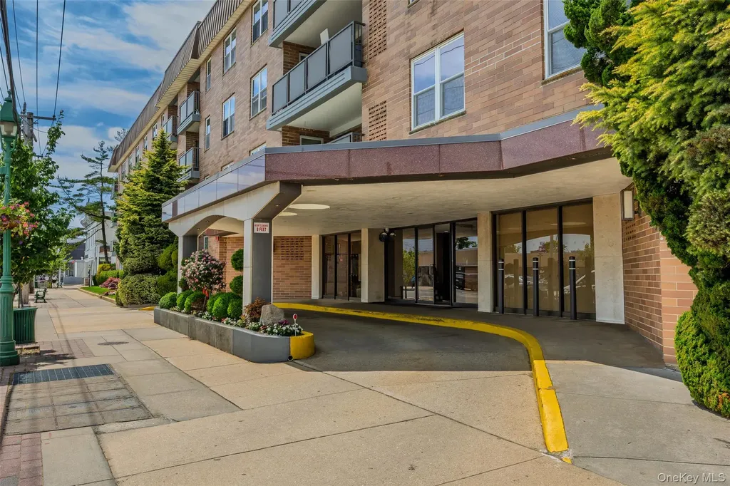 360 Central Avenue Lawrence NY 11559