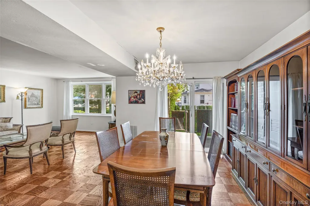 360 Central Avenue Lawrence NY 11559