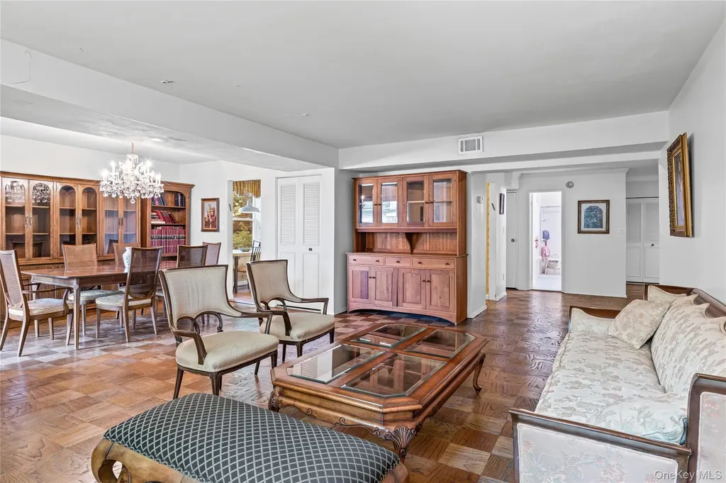 360 Central Avenue Lawrence NY 11559