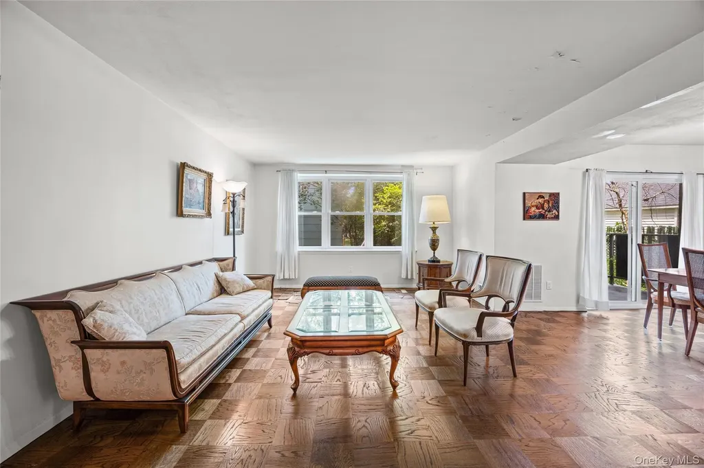 360 Central Avenue Lawrence NY 11559