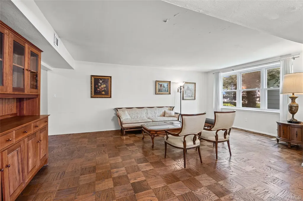 360 Central Avenue Lawrence NY 11559
