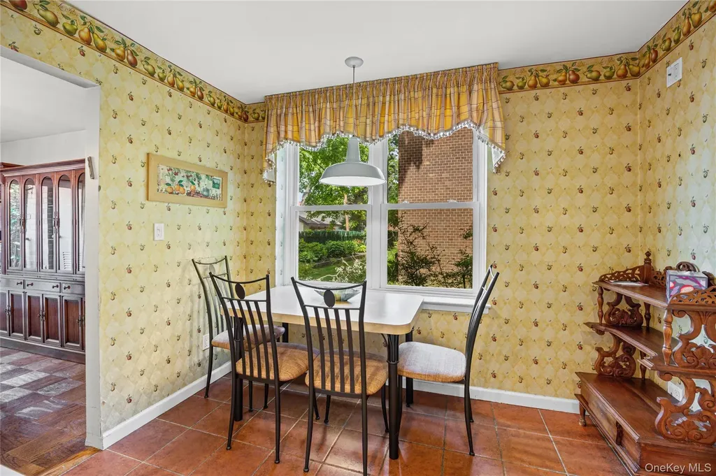 360 Central Avenue Lawrence NY 11559