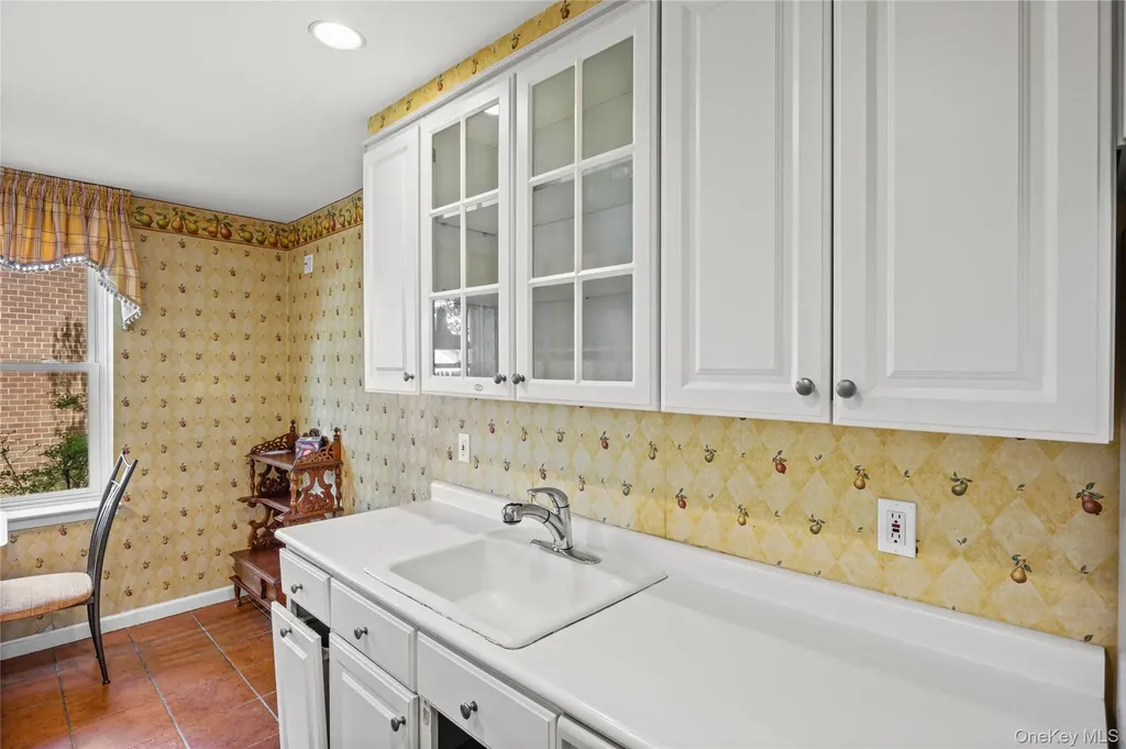 360 Central Avenue Lawrence NY 11559