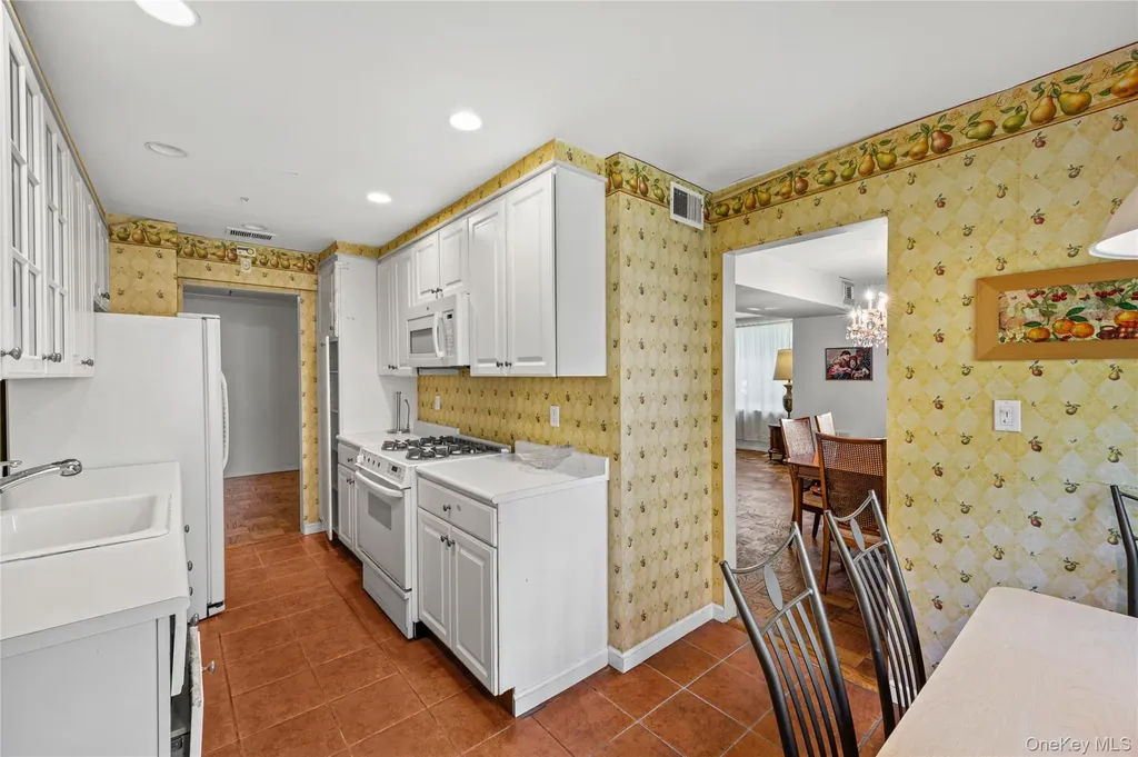 360 Central Avenue Lawrence NY 11559