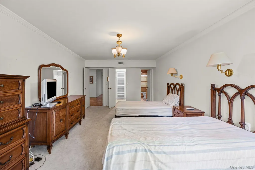 360 Central Avenue Lawrence NY 11559