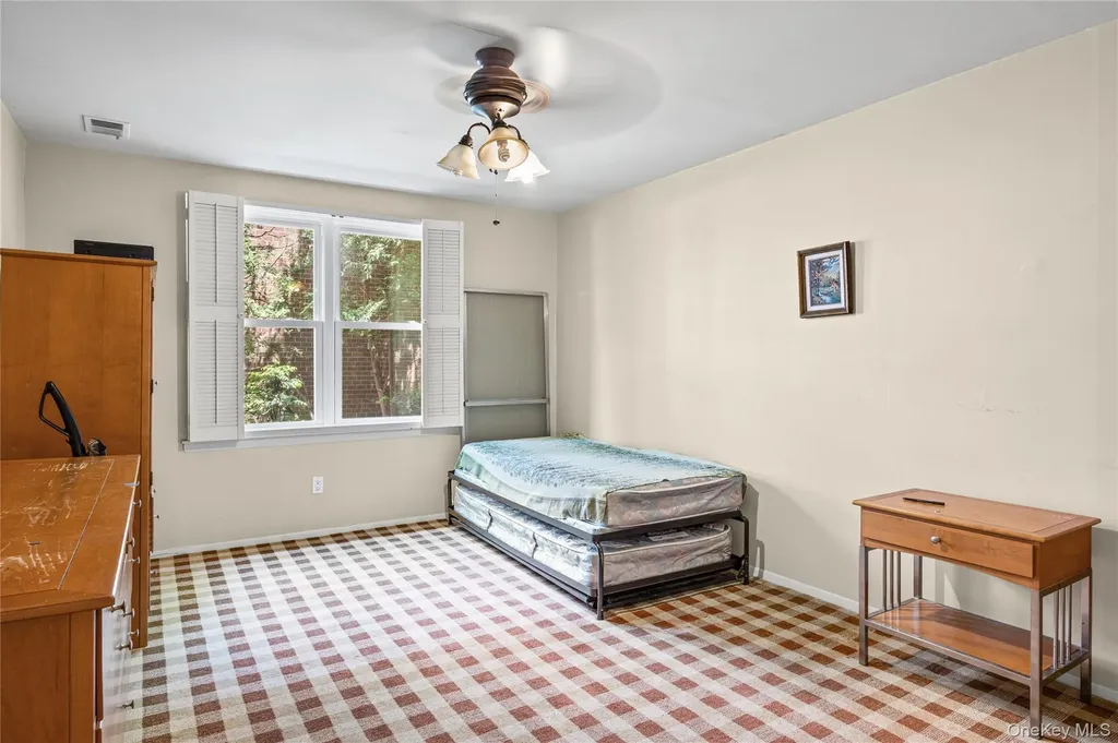 360 Central Avenue Lawrence NY 11559