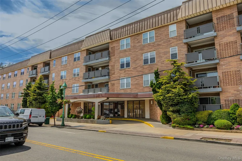 360 Central Avenue Lawrence NY 11559