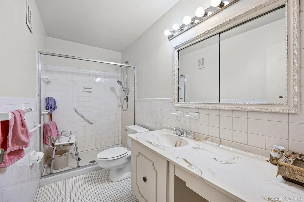 360 Central Avenue Lawrence NY 11559