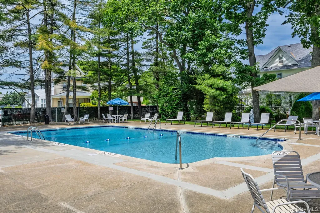 360 Central Avenue Lawrence NY 11559
