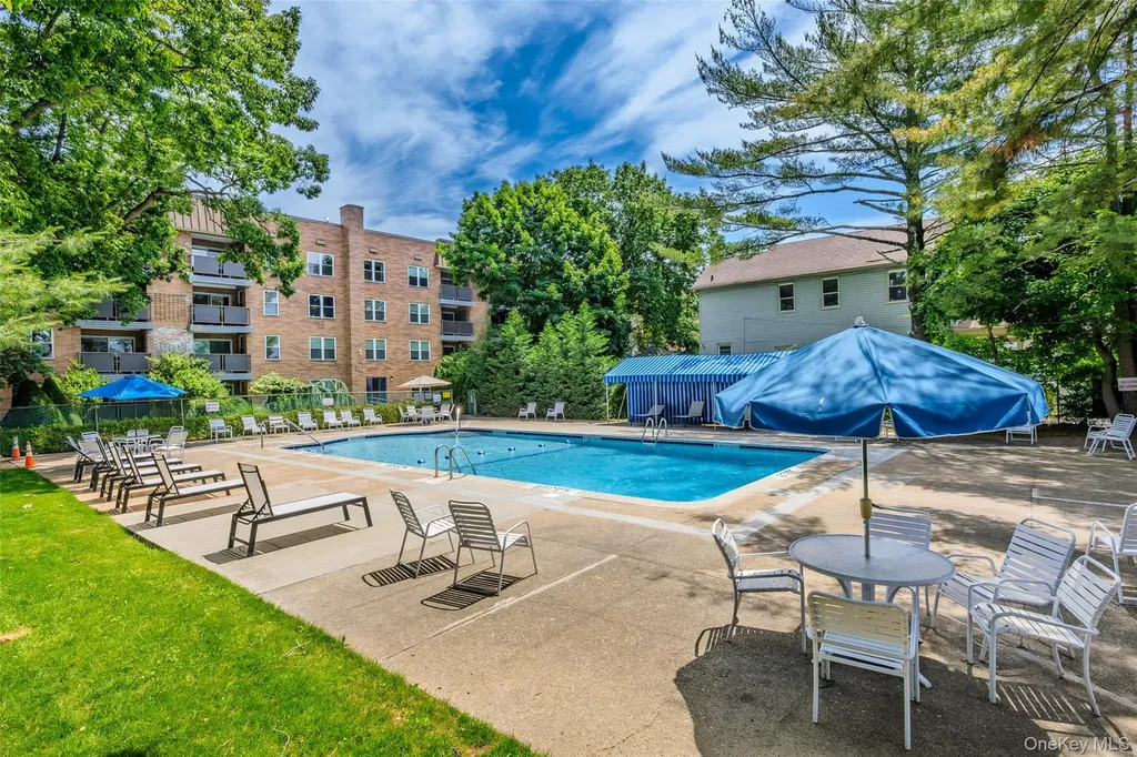 360 Central Avenue Lawrence NY 11559
