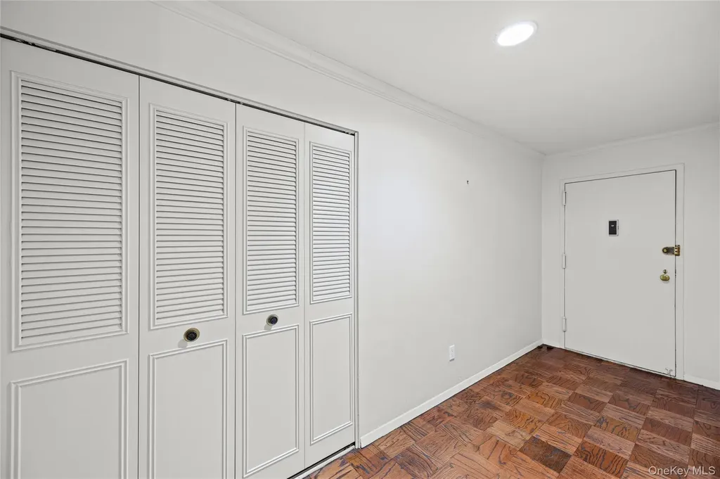 360 Central Avenue Lawrence NY 11559