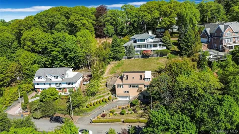 215 Coverly Avenue Staten Island NY 10301