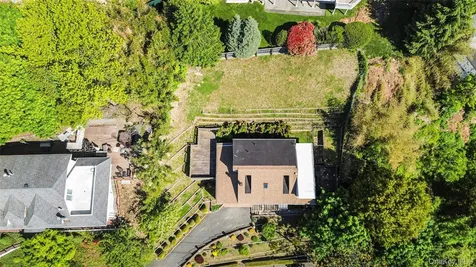 215 Coverly Avenue Staten Island NY 10301