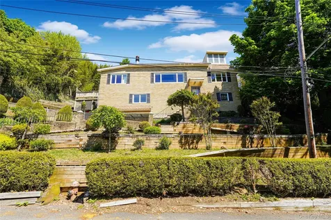 215 Coverly Avenue Staten Island NY 10301