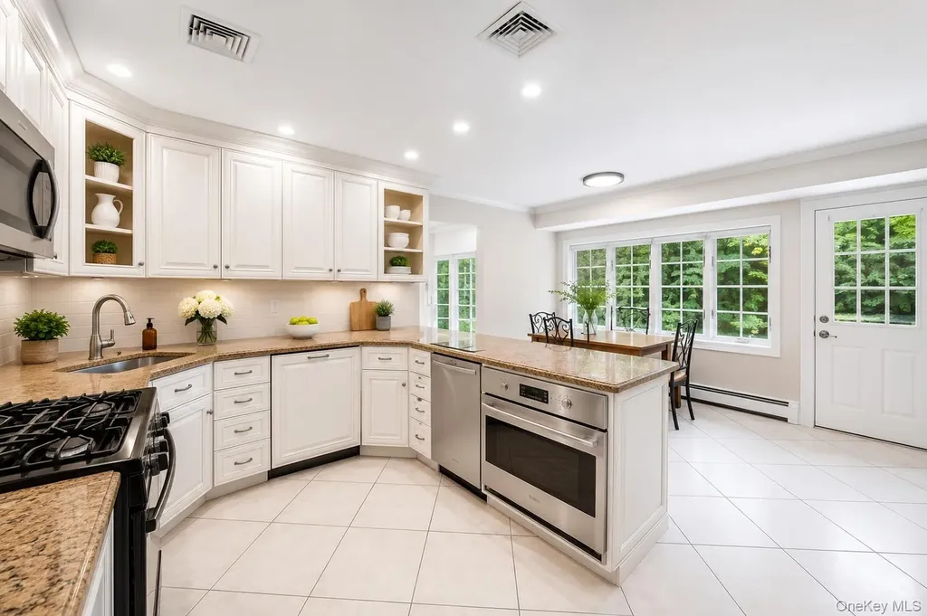 29 Waverly Place Lawrence NY 11559