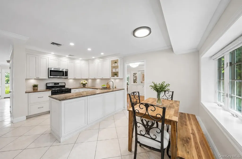 29 Waverly Place Lawrence NY 11559