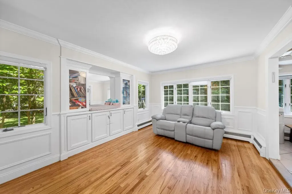 29 Waverly Place Lawrence NY 11559