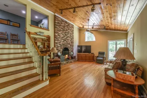 364 Clinton Hollow Salt Point NY 12578