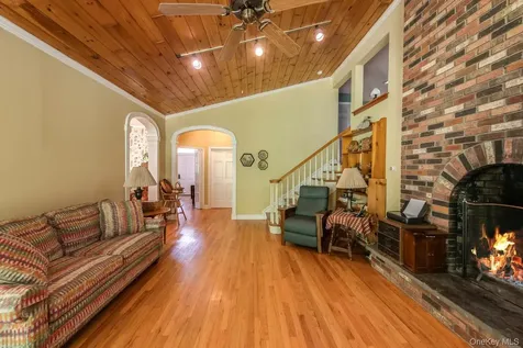 364 Clinton Hollow Salt Point NY 12578