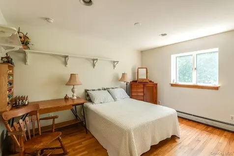 364 Clinton Hollow Salt Point NY 12578