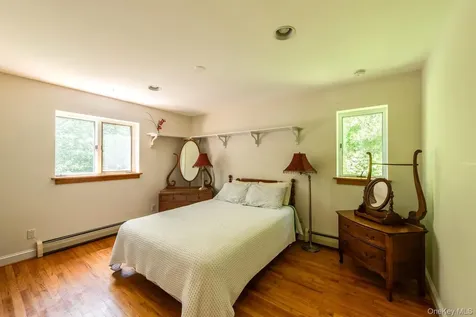 364 Clinton Hollow Salt Point NY 12578