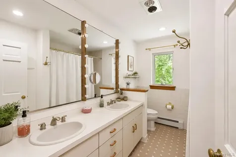 364 Clinton Hollow Salt Point NY 12578