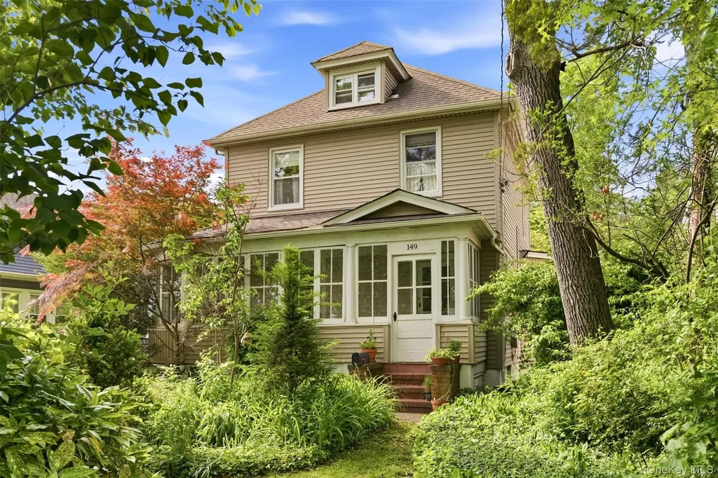 149 Maple Avenue Westbury NY 11590