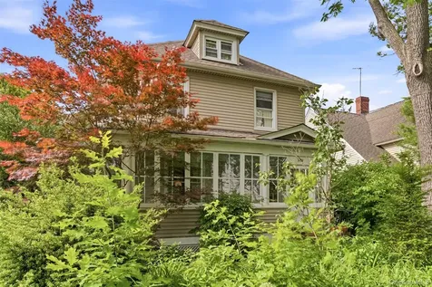 149 Maple Avenue Westbury NY 11590