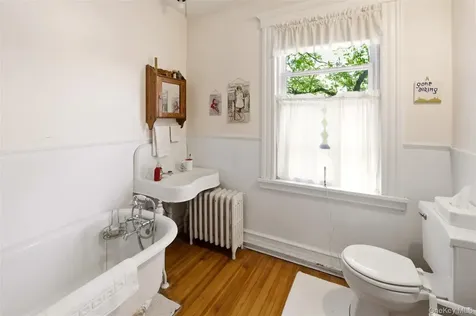 149 Maple Avenue Westbury NY 11590