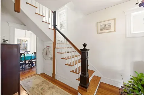 149 Maple Avenue Westbury NY 11590