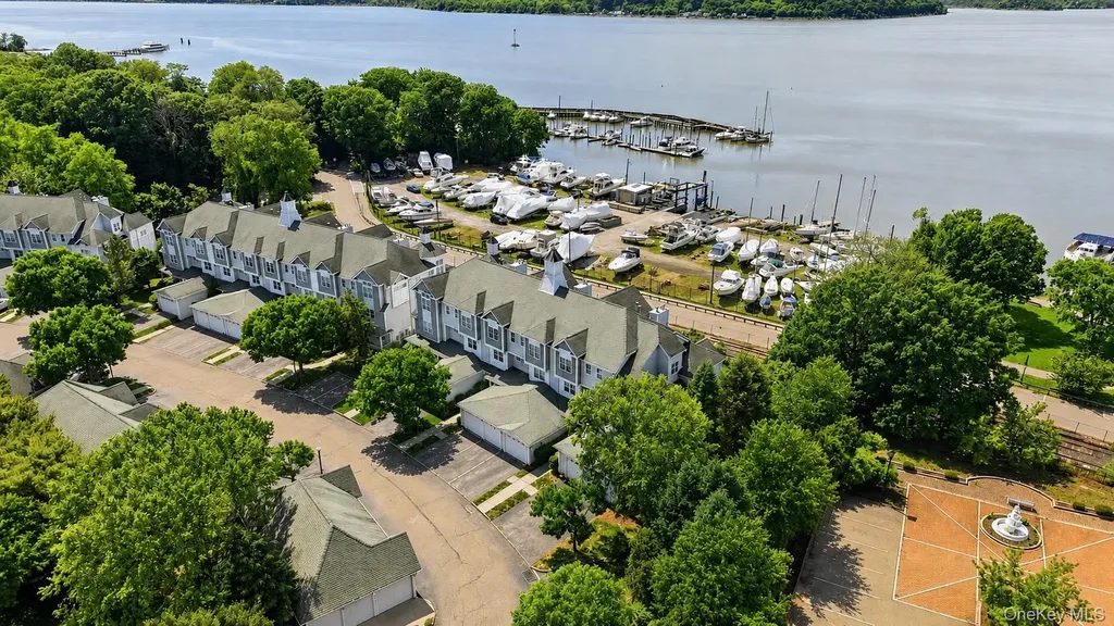 323 Waterside Close Peekskill NY 10566