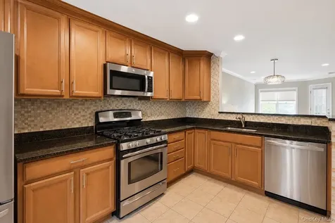 323 Waterside Close Peekskill NY 10566