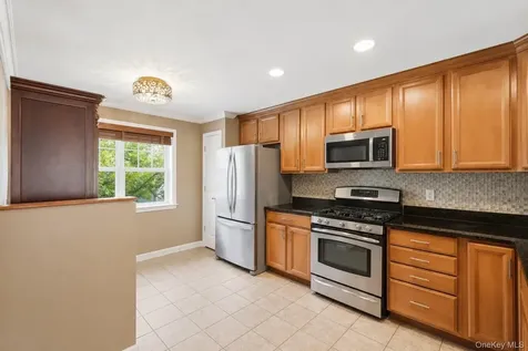 323 Waterside Close Peekskill NY 10566
