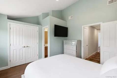 323 Waterside Close Peekskill NY 10566
