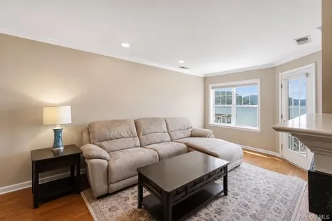 323 Waterside Close Peekskill NY 10566