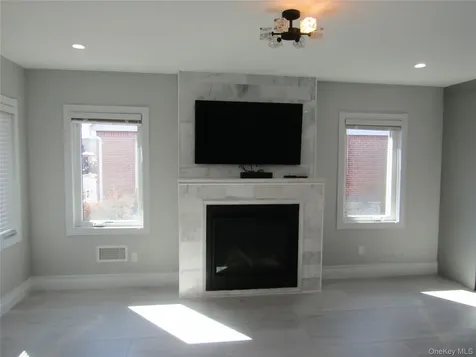 89 Kenneth Place New Hyde Park NY 11040