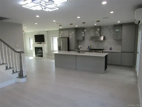 89 Kenneth Place New Hyde Park NY 11040
