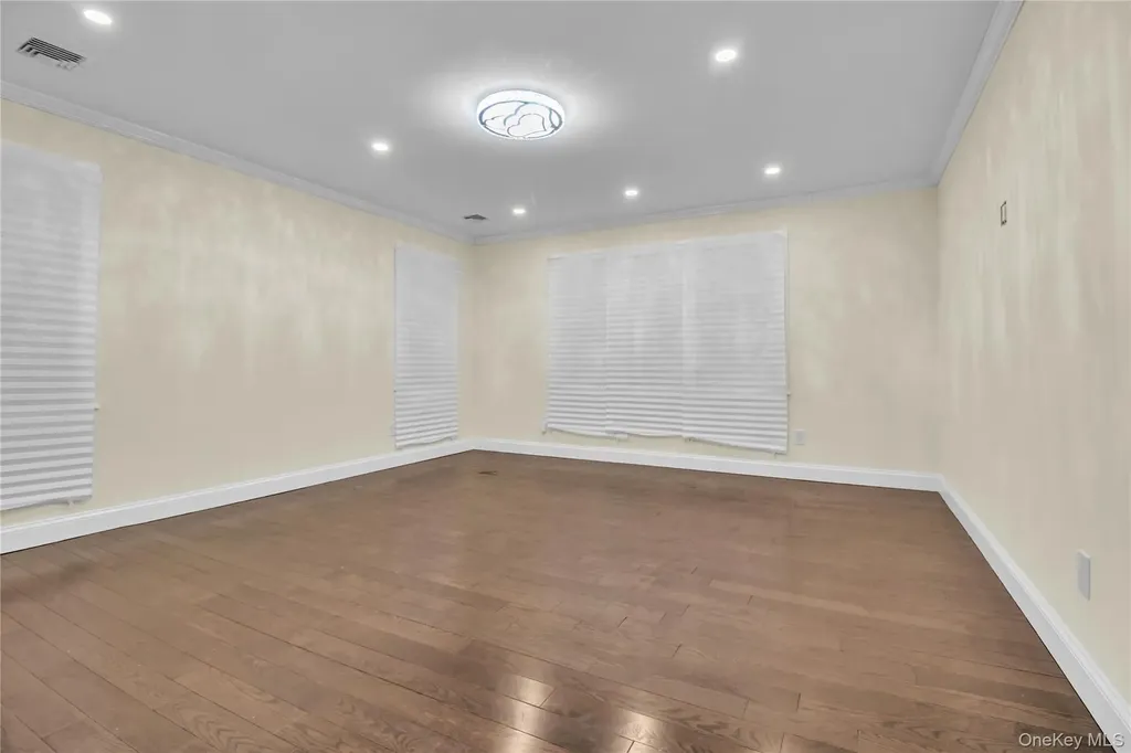 858 Prescott Street Valley Stream NY 11580